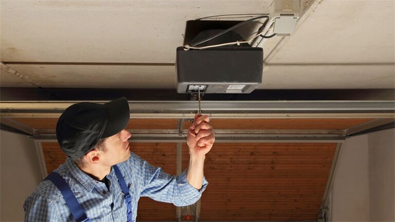 Garage Door Installer